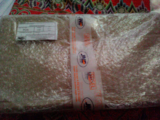 Ini paket baru dateng pagi ini, masih terbungkus plastik, hihi :D lengkap ada bubble wrap nya