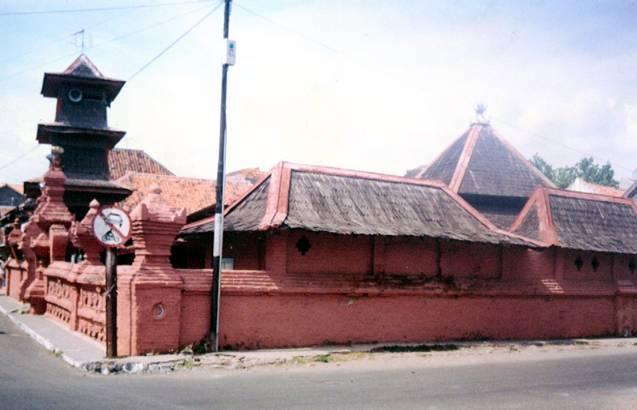  Masjid Merah Panjunan  Holiday in Cirebon