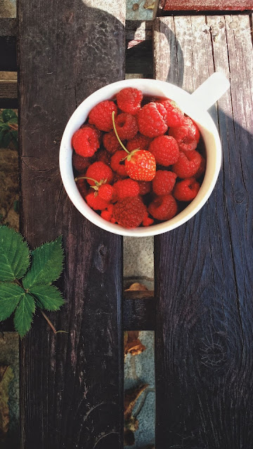 Raspberries, Strawberries, Berry, Leaf, Fruit