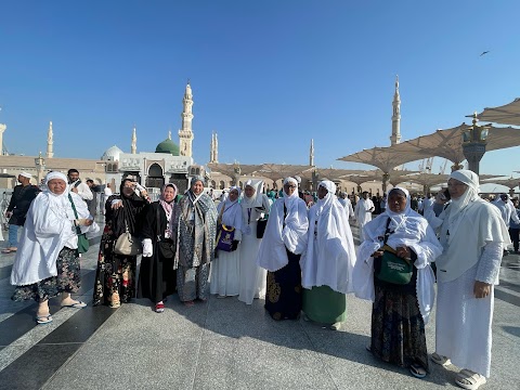 Waspada Penipuan Tempat Umum Saat Umroh: Tips Menghindari Jual Beli Palsu dan Jasa Overpriced