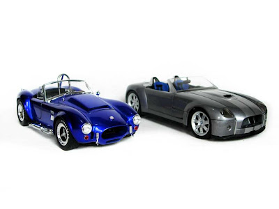 INSIDE SHELBY COBRA SUPER SNAKE 1966 Y SHELBY COBRA CONCEPT 2004