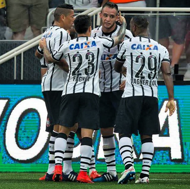 Corinthians vence e despacha a Ponte Preta do Paulistão