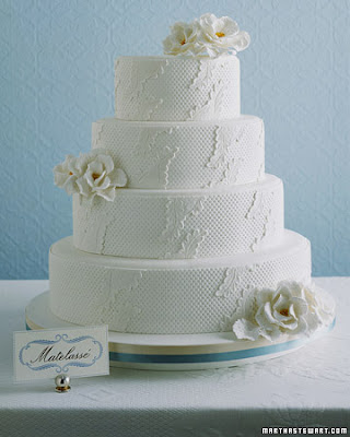 Traditional wedding cakes too'blah' for your taste