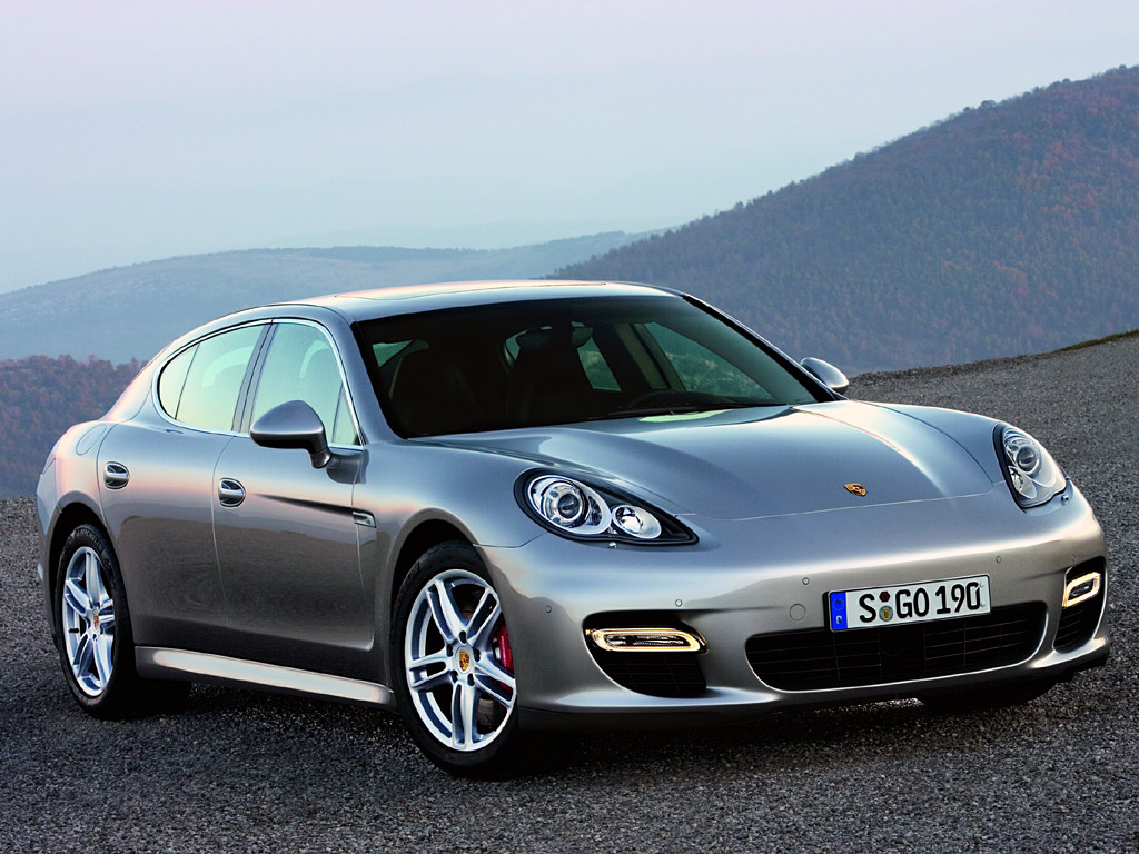 · Porsche Panamera Turbo.