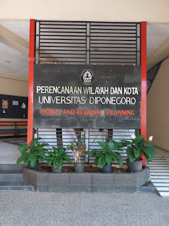 Gambar salahsatu gedung PWK UNDIP yang merupakan Lokasi Favorit untuk Berfoto Setelah Sidang Akhir