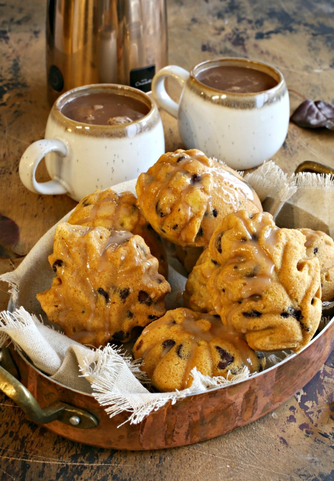 Recipe for pumpkin and chocolate chip snack cakes, topped with a cinnamon glaze and served with pumpkin and cinnamon hot cocoa.