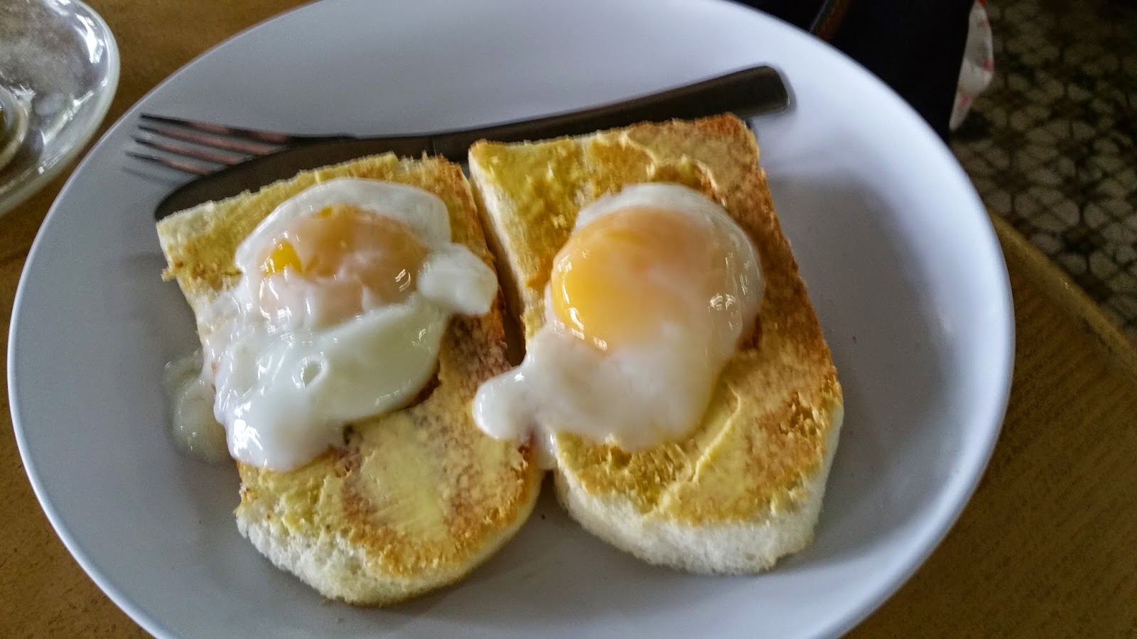 Xing Fu ROTI BAKAR  TELUR GOYANG