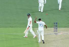 Travis Head (L) and Mohammed Siraj (R) traded warmed words on Day 2 of the second Test at Adelaide Oval.
