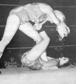 Donna Day vs Debbie Combs - stepover toehold