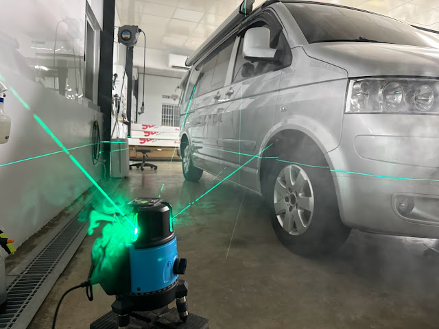 在汽車美容產業中，隨著科技的不斷進步，雷色定位儀器成為一項重要的工具，尤其在新竹地區的汽車包膜服務中，這項技術的應用更是顯著。MENS WRAP STUDIO作為新竹汽車包膜的專業團隊，成功導入雷色定位儀器，這使得他們的汽車包膜服務更加精準且高效。