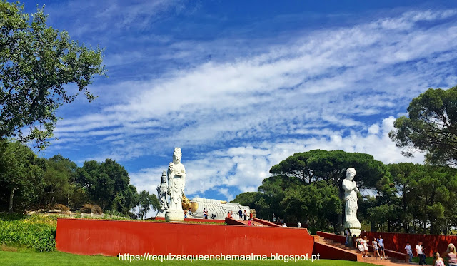 Buddhas dourados, Escadaria Principal, Bacalhôa Buddha Eden