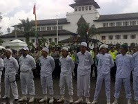 1000 Orang Lebih Kepung Gedung Sate Menuntut Ahok Ditangkap dan Ditahan