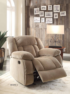 Reclining Loveseat with Center Console