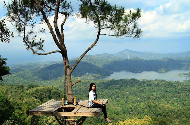 Menikmati Tempat Romantis di Wisata Kalibiru Kulon Progo Yogyakarta Menikmati Tempat Romantis di Wisata Kalibiru Kulon Progo Yogyakarta
