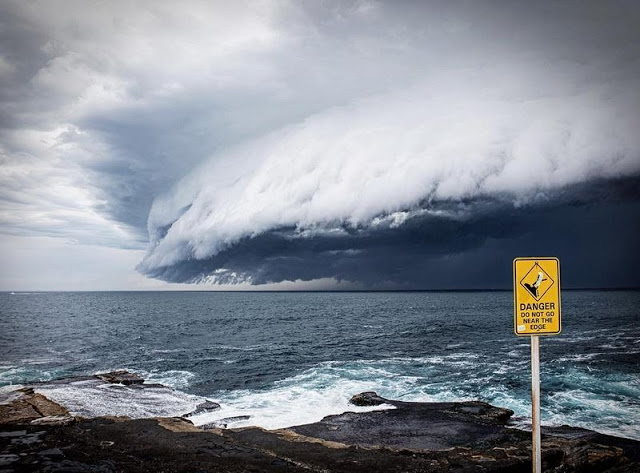 Awan Ajaib  Tsunami