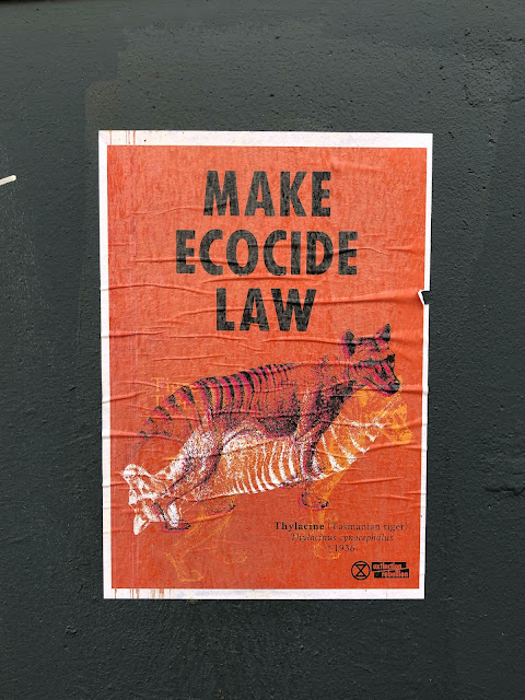 Affiche 'Make Ecocide Law'