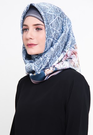 Hijab Garis Biru
