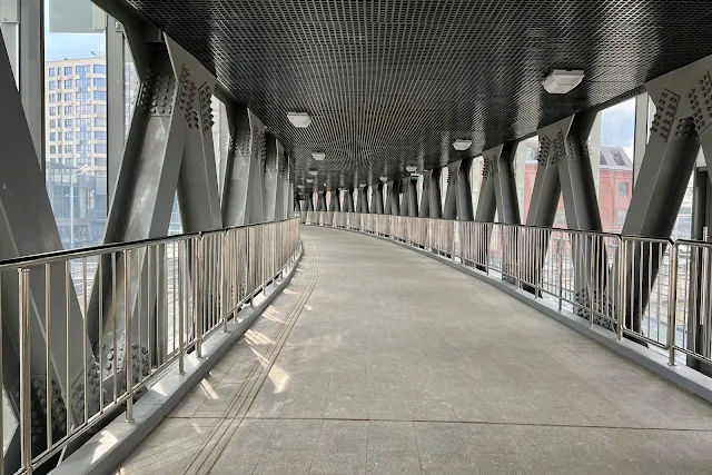 пешеходный мост над рекой Яузой (построен в 2022 году)