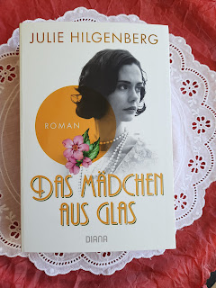 https://sommerlese.blogspot.com/2020/07/das-madchen-aus-glas-julie-hilgenberg.html