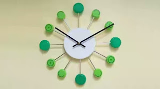 Jam dinding dari tutup botol