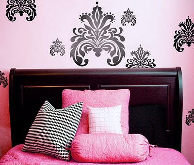 Luxury Damask Wallpaper Design for your Bedroom Decorating