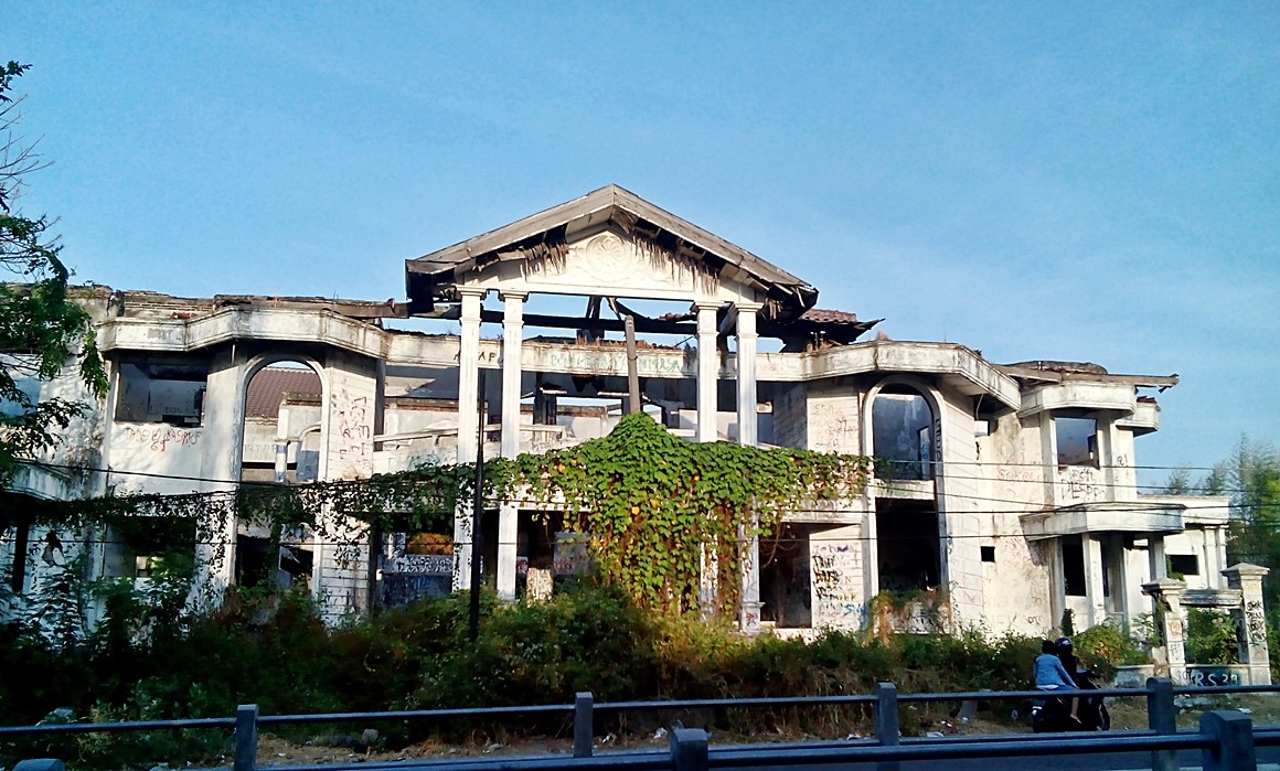 Menguak Misteri Rumah Hantu Darmo Surabaya  Terseram