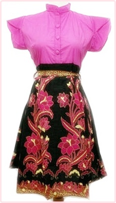 Model baju  batik  wanita  modern warna  pink 