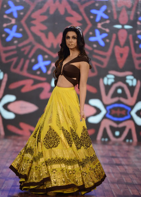 Divya Khosla Kumar Long Floor Length Skirt At India Beach Fashion Week 2016