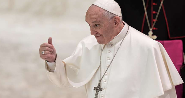 Investigan en el Vaticano como llegó el "Like" del Papa en las fotos de una modelo en Instagram