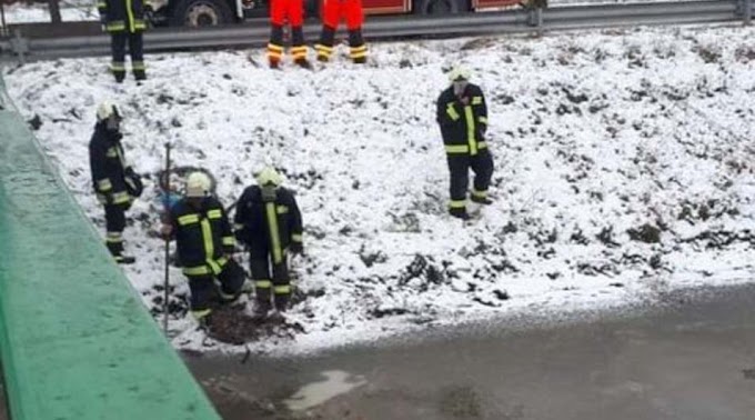  Tűzoltók keresték a jég alatt a férfit, de ő otthon szundikált 