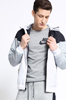 Geaca Windrunner • Nike Sportswear