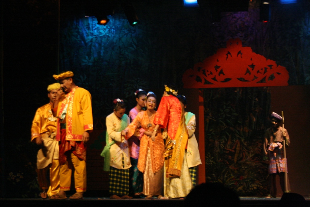 Teater Bangsawan Puteri Selindungan Bulan=D  Hamka Kecil