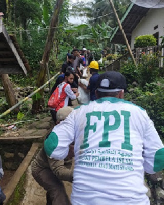 FPI Purbalingga Bantu Bangun Rumah Warga Bobotsari Yang Hancur Akibat Longsor