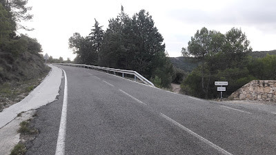 GR-7 ARBOLÍ A MONTRAL, carretera T-704 a l'alçada del Mas dels Frares