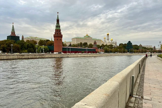 Софийская набережная, Москва-река, Кремль