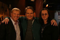 Alex e Geddy com Eddie Trunk