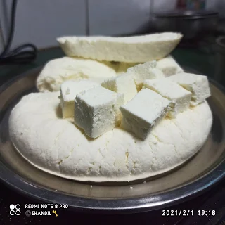 घर पर पनीर बनाने की विधि||ghar par paneer banane ki vidhi||दूध का पनीर बनाने की विधि||अगर दूध फट जाए तो क्या करें?||1लीटर दूध में कितना पनीर निकलेगा?||पनीर बनाने की टिप्स||मुलायम पनीर बनाने की विधि||फटे दूध का पनीर कैसे बनाएं||what are the nutrients in homemade paneer made using lemon?