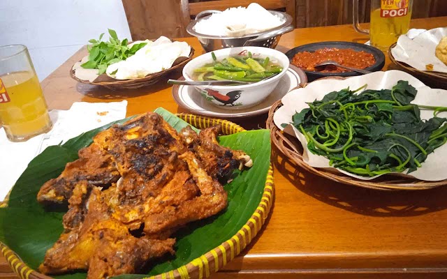 Cicipi Ayam Bakar Mak Gogok saat Melintas Cepu-Blora