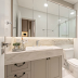 Banheiro contemporâneo com toques clássicos e decor neutro!