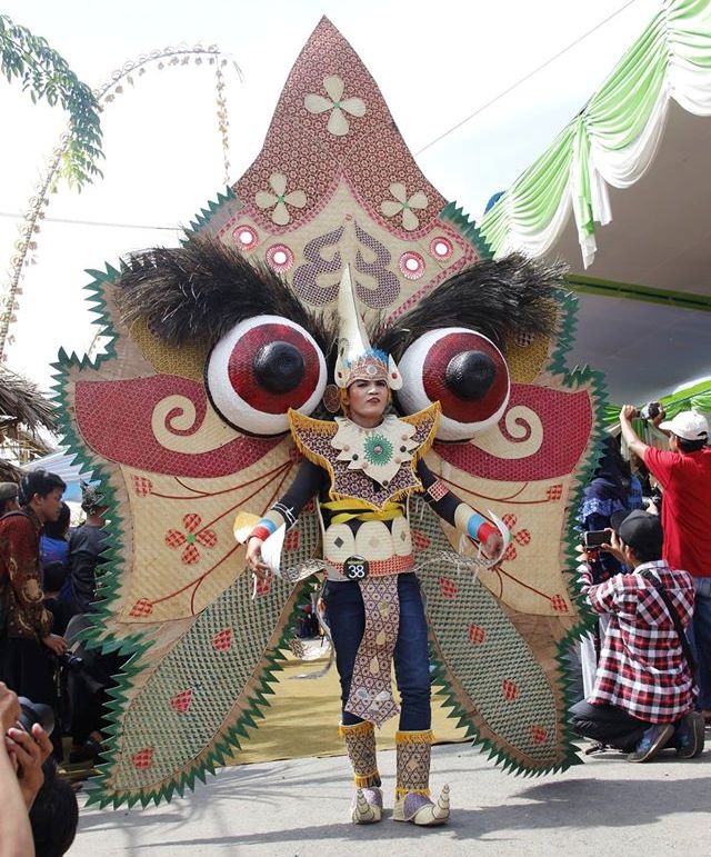 FESTIVAL BAMBU  MENGANGKAT PAMOR GINTANGAN SEBAGAI SENTRA  