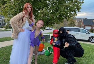 Shannon And Steven Wright With Their Children On Halloween