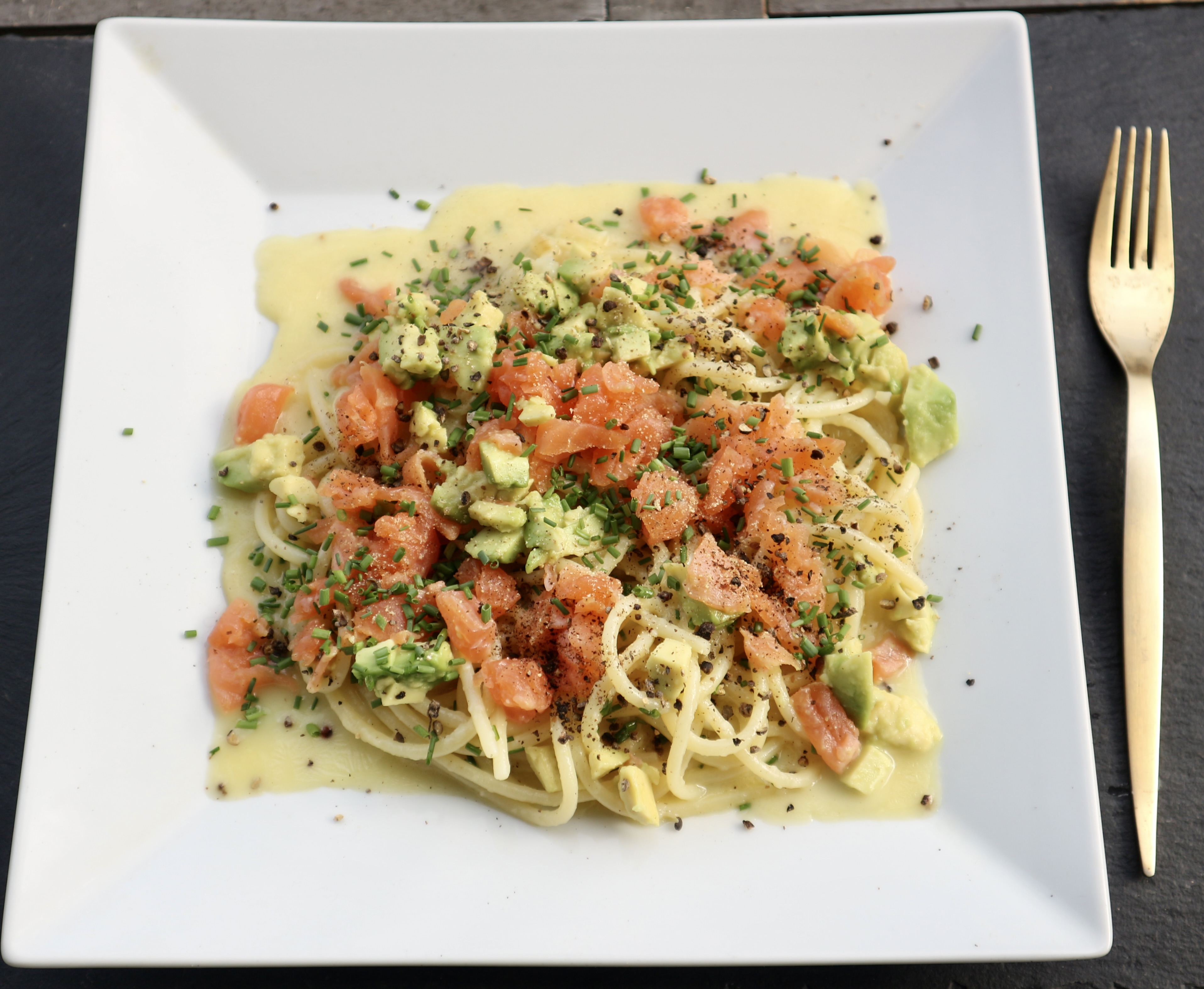 Pasta mit Räucherlachs und Avocado