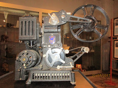 Projecteur PATHE-BABY-LUX-YA-9.5mm, 1931 (collection musée)