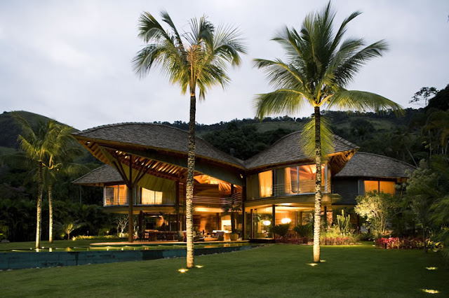 Picture of the leaf house and palm trees all around 