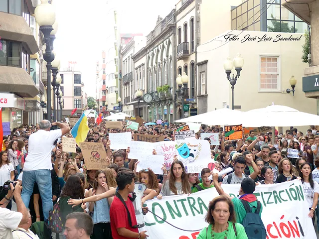 Fotos manifestación contra la reválida en Las Palmas de Gran Canaria