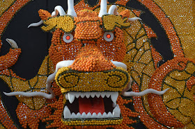 Pic of dragon made out of oranges and lemons