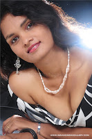 sneha,sneha priya,sexy sneha priya,sneha showing boobs,tamil actress