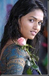 sunaina-hot-sideview-pics