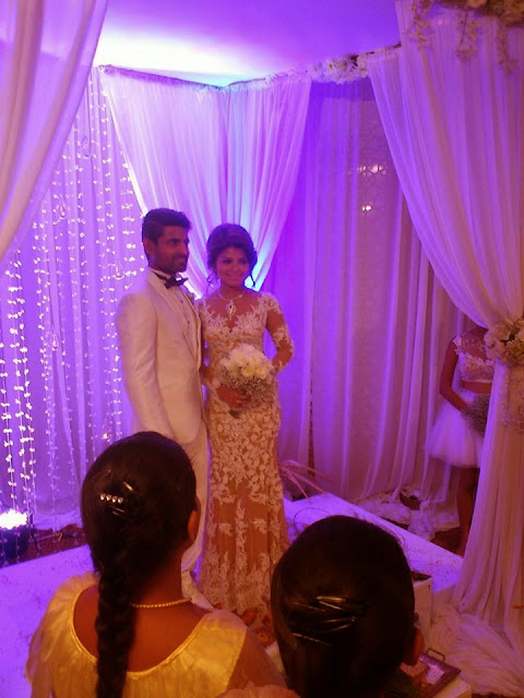 http://picture.gossiplankahotnews.com/2014/04/wedding-photos-of-bhagya-hettiarachchi.html