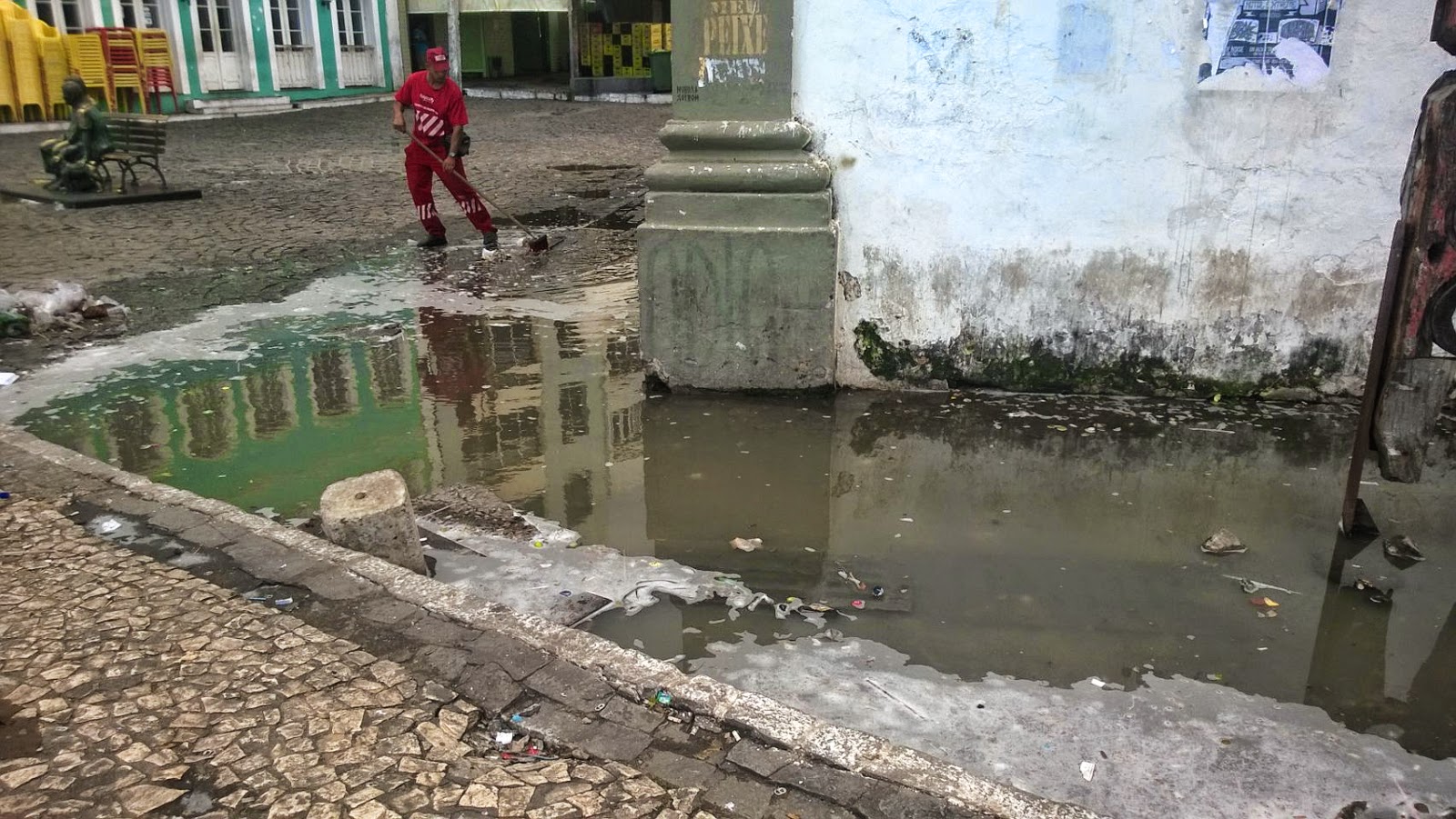 Essa a situação do Largo de Santana local mais visitado do Rio Vermelho  por baianos e turistas 